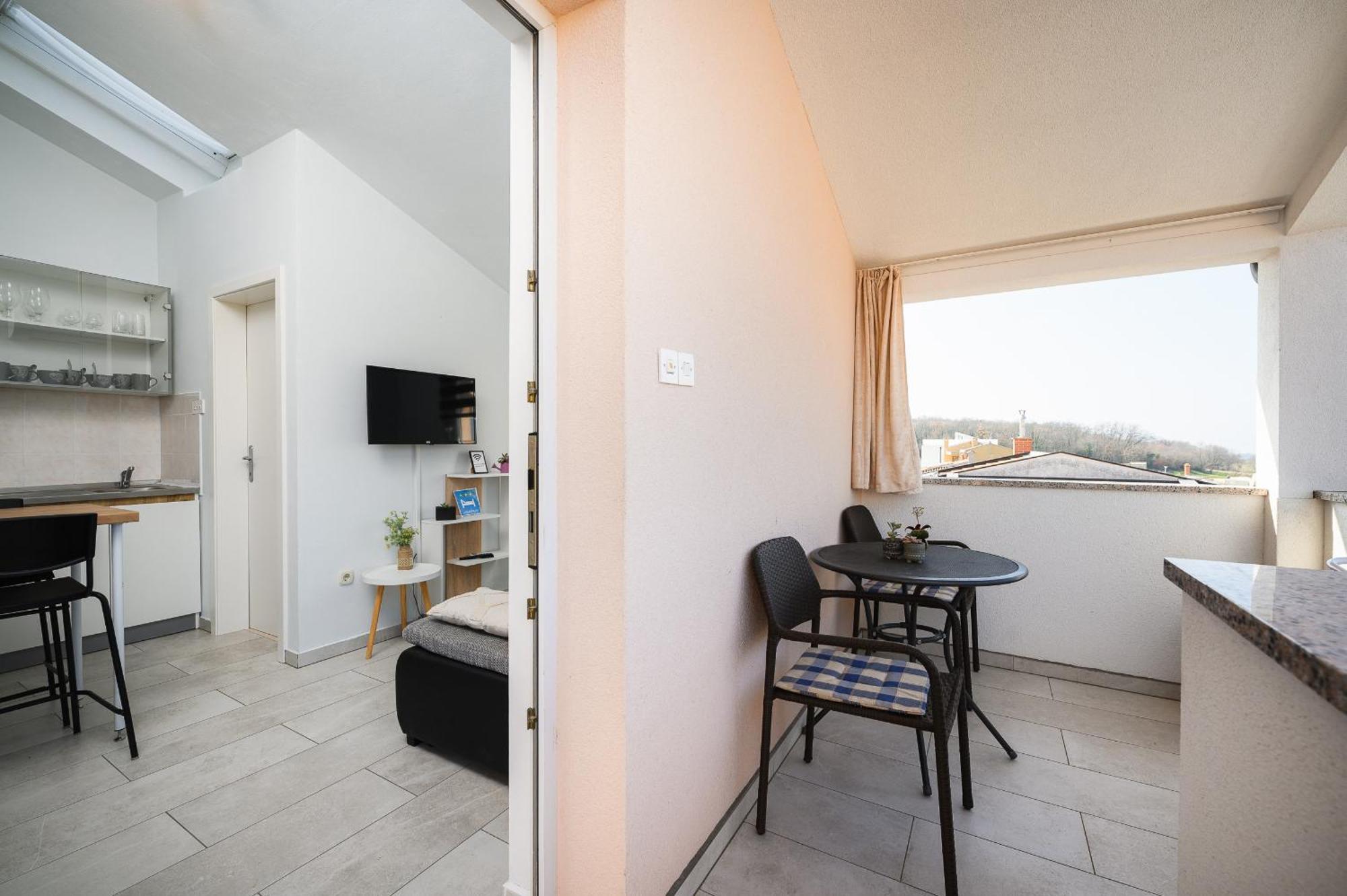 Charming Apartments Rose 1&2 With Pool Porec Exterior photo
