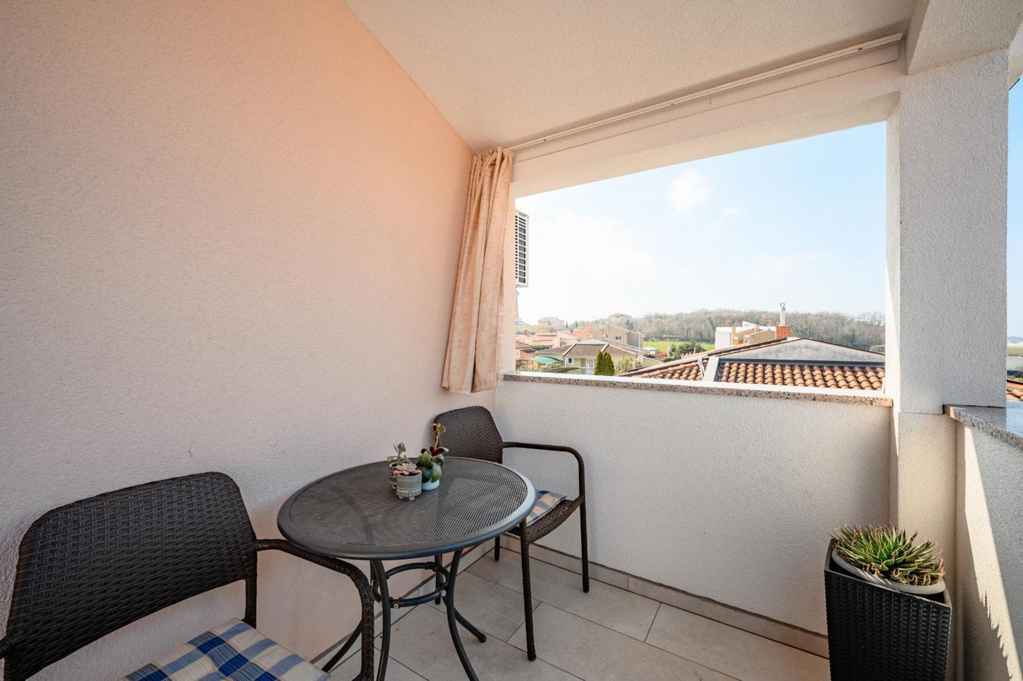 Charming Apartments Rose 1&2 With Pool Porec Exterior photo